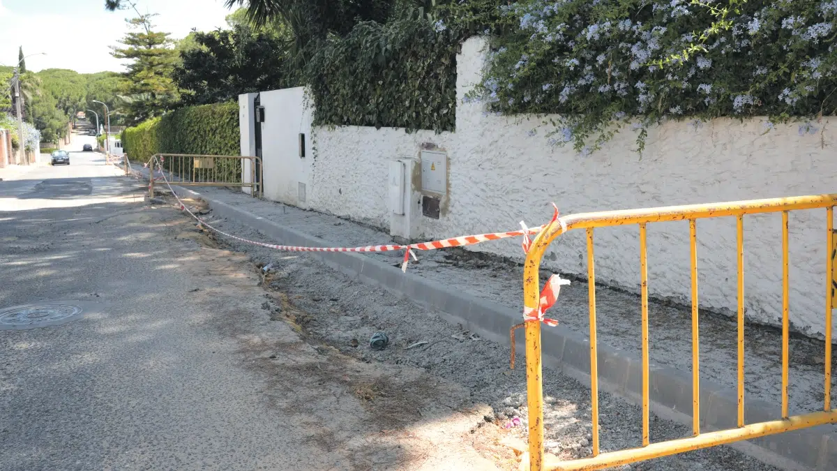 Estado de las obras en la calle Pino Marítimo. Coral Gata