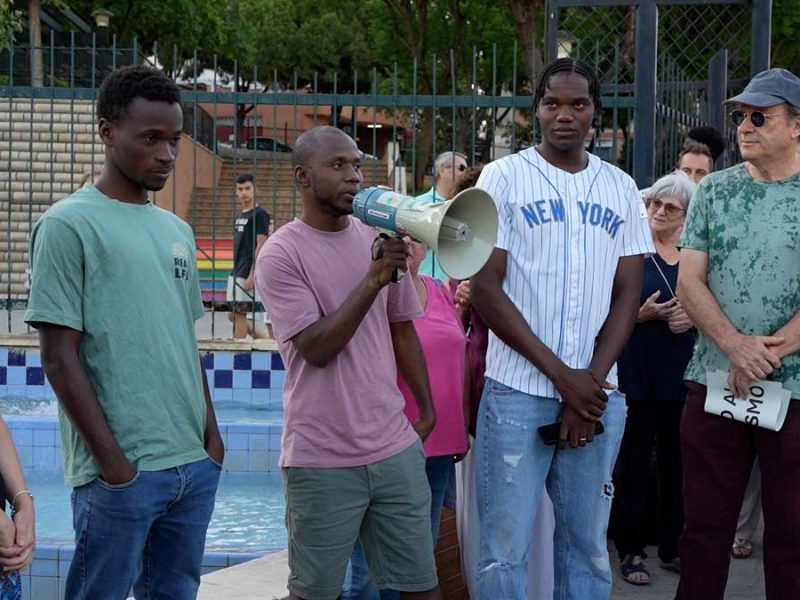 Concentración antiracista en el Parque Centro este pasado lunes 21 de julio / Coral Gata