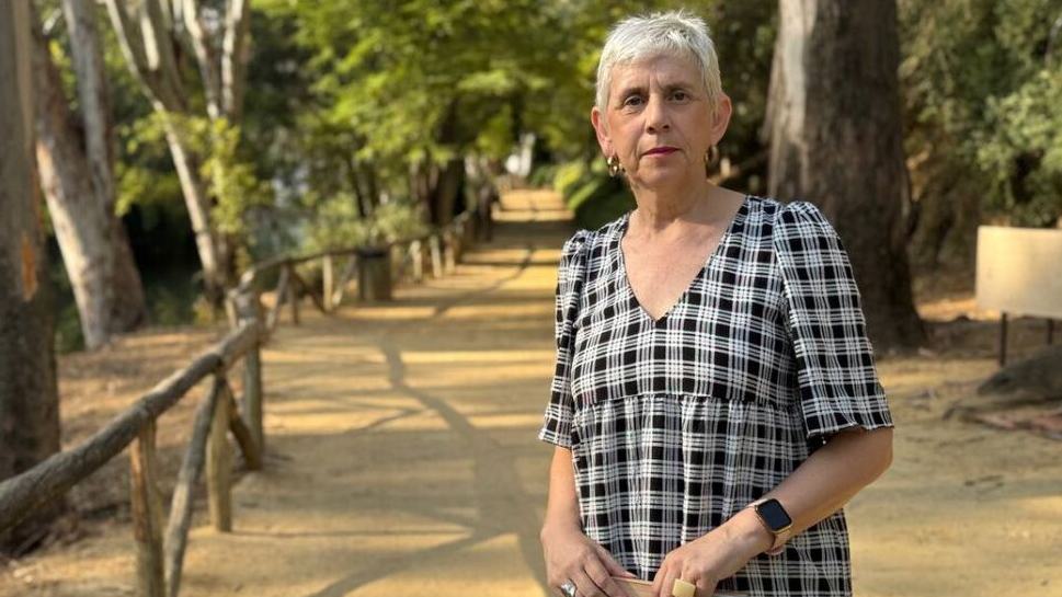 La delegada Luisa Campos en el Parque Oromana