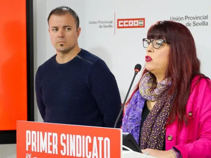 El secretario de Acción Sindical de CCOO de Sevilla, Sergio Montero, y Carmen Tirado, del Área de Salud Laboral de CCOO de Sevilla. Imagen de archivo. - CCOO