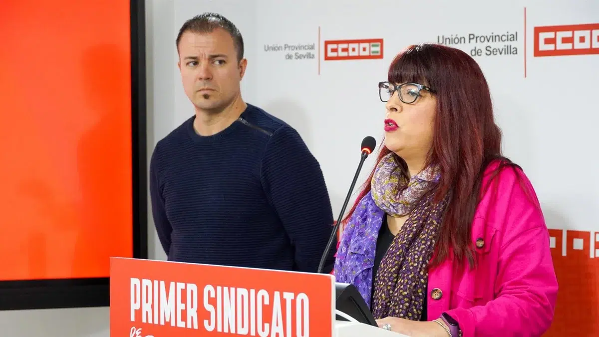 El secretario de Acción Sindical de CCOO de Sevilla, Sergio Montero, y Carmen Tirado, del Área de Salud Laboral de CCOO de Sevilla. Imagen de archivo. - CCOO