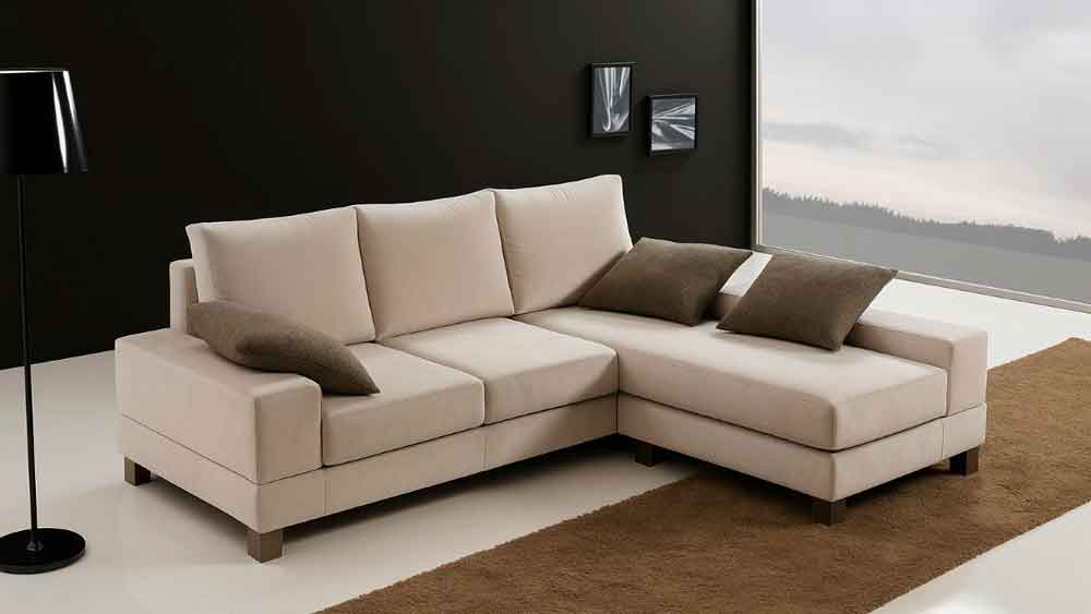 Salón moderno con sofá de diseño comprado online