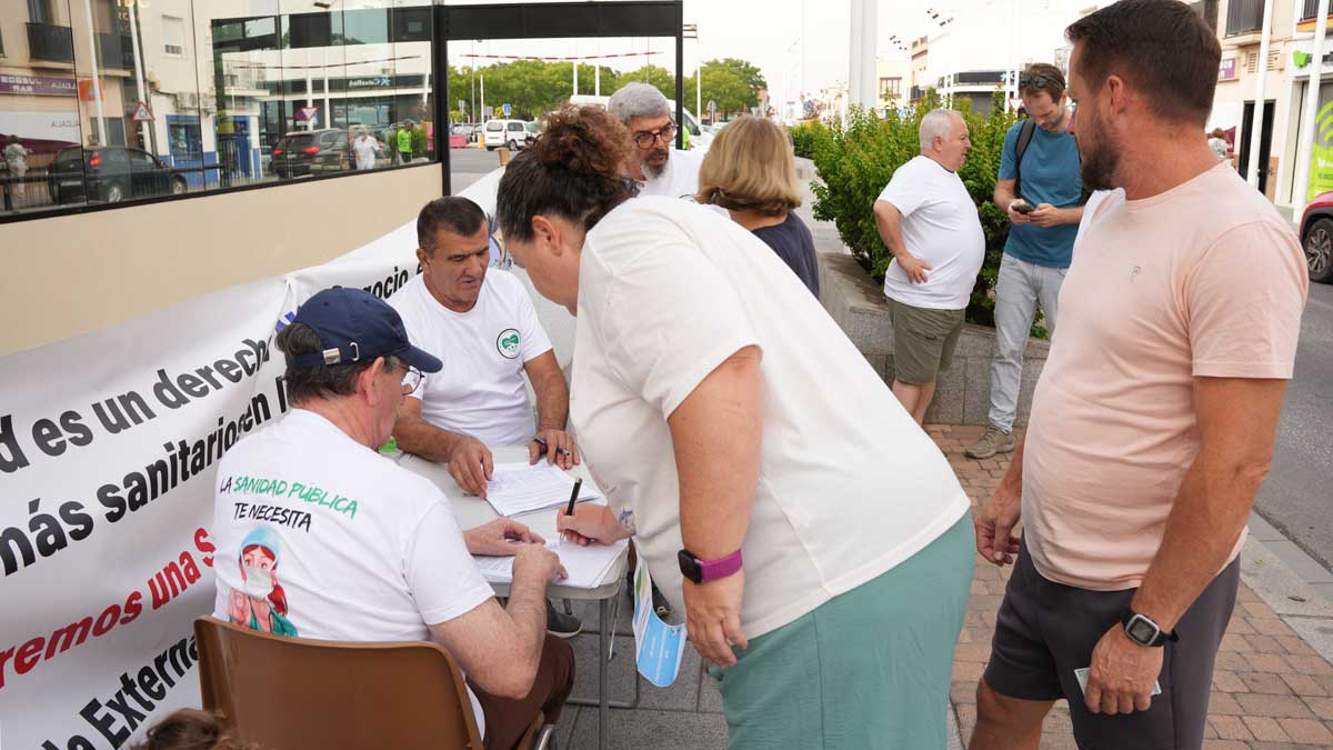 Recogida de firmas en la calle Silos Marina Ortiz