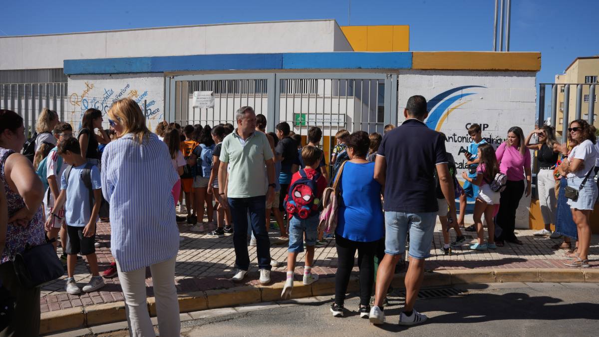 Alumnos del CEIP Rodríguez Almodóvar el primer día de clase. Marina Ortiz