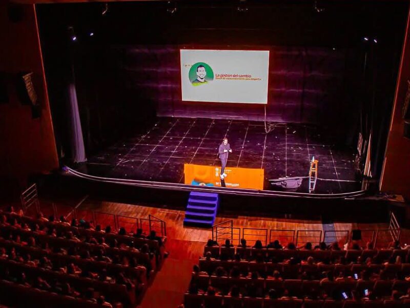 ​El conferencista motivacional Borja Vilaseca en el Auditorio Riberas del Guadaíra
