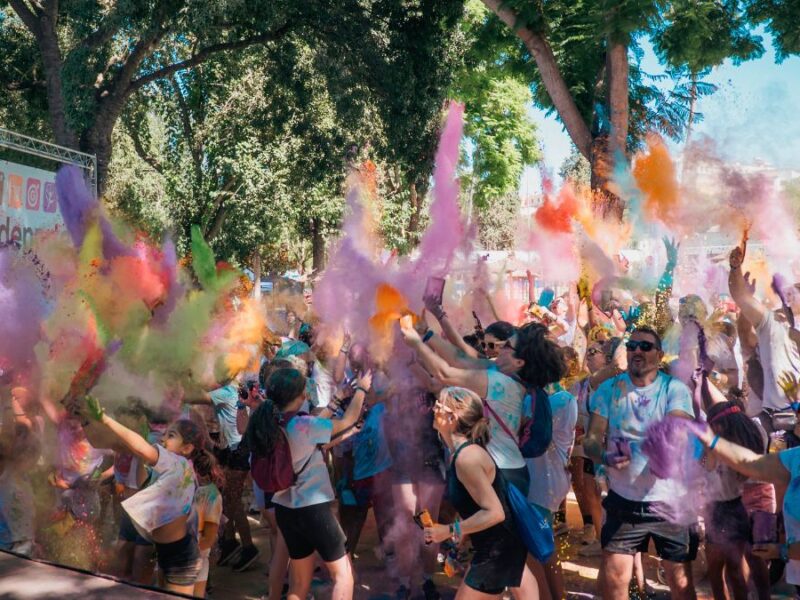 La Marcha-Fiesta Holi celebrada en la Piscina Municipal de San Juan