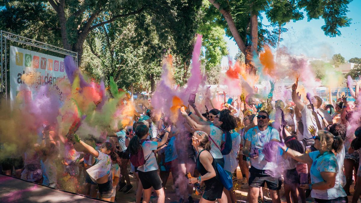La Marcha-Fiesta Holi celebrada en la Piscina Municipal de San Juan