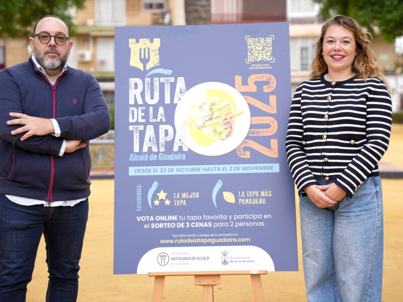 Presentación de la Ruta de la Tapa con el presidente de los hosteleros, Toni Araújo, y la delegada de Comercio, Paula Fuster - F. Amador
