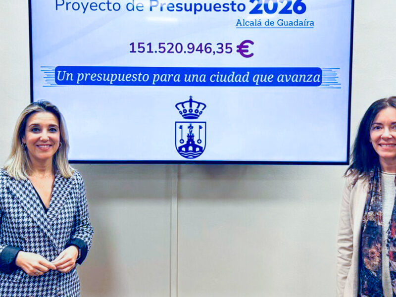 La alcaldesa Ana Isabel Jiménez y la delegada de Hacienda Ángeles Ballesteros presentan el proyecto de presupuestos / LVA