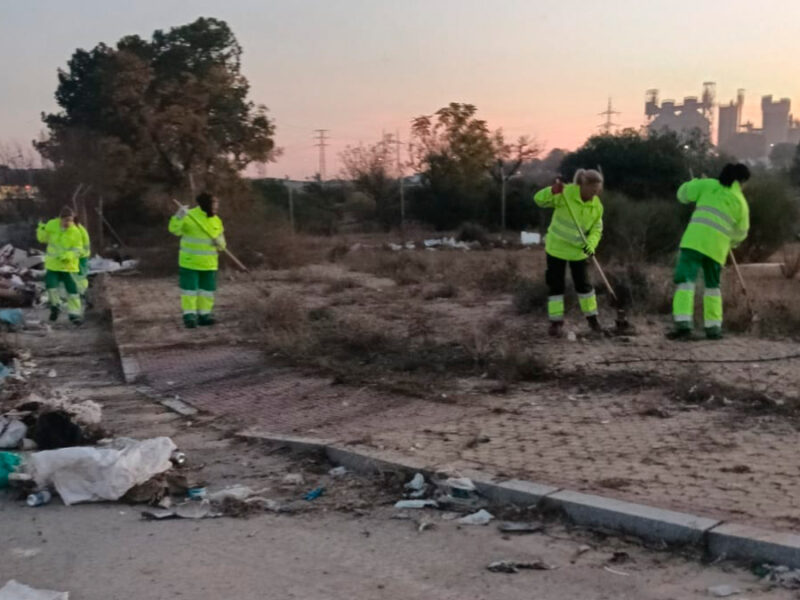Operarios de limpieza en los polígonos de Alcalá / Ayuntamiento