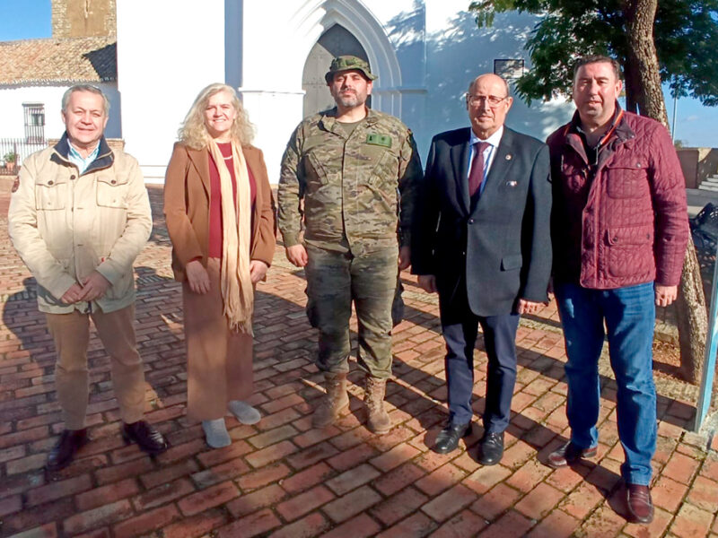 Concejales del Grupo municipal reciben a los militares / LVA