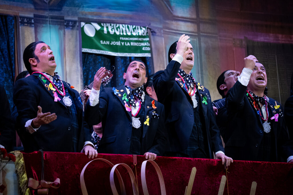 Pablo de la Prida, a la izquierda, durante la actuación de la Chirigota-'Ssshhhhh!! - Ayuntamiento de Cádiz / Foto@Reyna