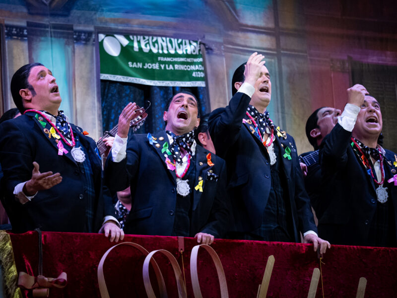 Pablo de la Prida, a la izquierda, durante la actuación de la Chirigota-'Ssshhhhh!! - Ayuntamiento de Cádiz / Foto@Reyna