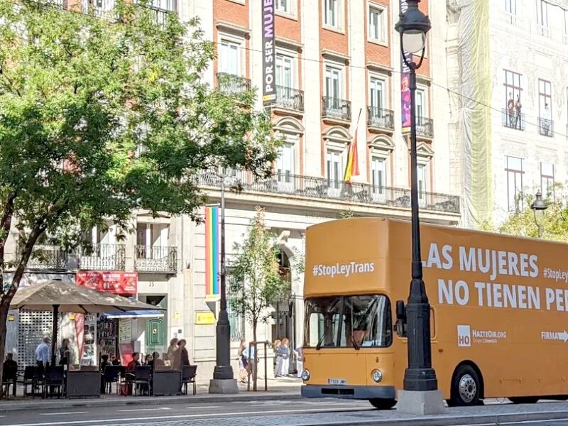 Autobús de Hazte Oir recorriendo las calles de Madrid