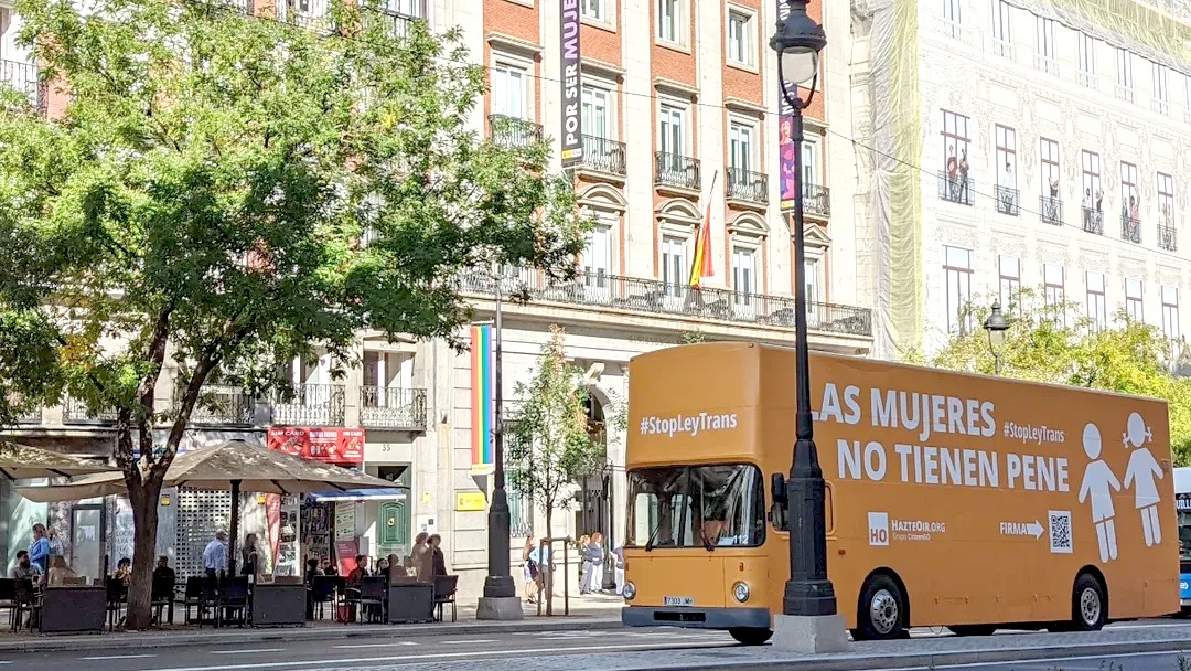 Autobús de Hazte Oir recorriendo las calles de Madrid