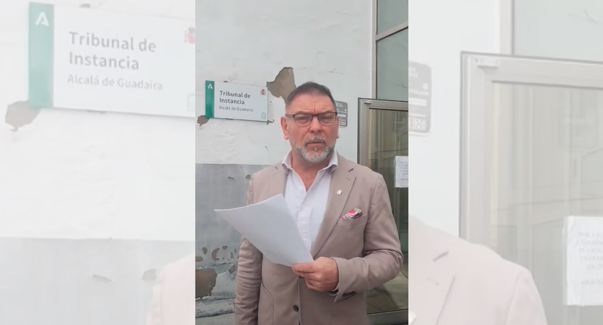 José Luis Roldán en la puerta del juzgado tras conocer el auto de apertura de juicio oral