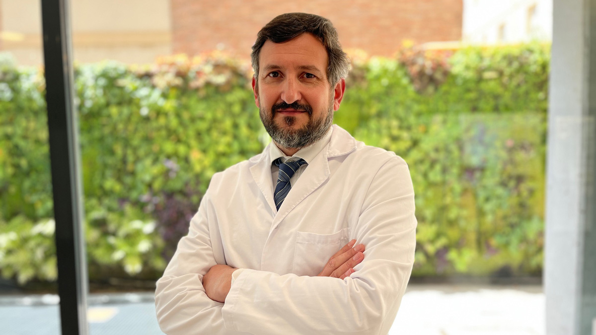 El servicio de Neurocirugía de Quirónsalud Sagrado Corazón aplica cirugía mínimamente invasiva para extirpar un tumor intramedular
