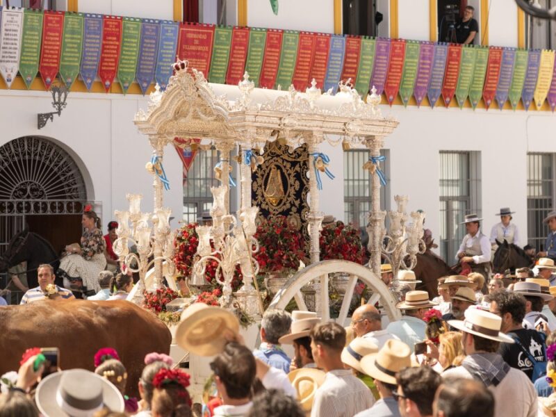 Hermandad del Rocío de Alcalá a su paso por Villamanrique - Lorena Martin