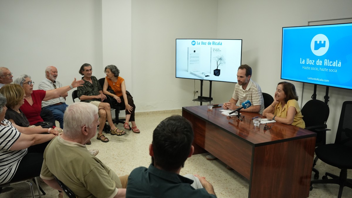 Lucrecia Romero presenta «Relatos al margen» en La Voz de Alcalá