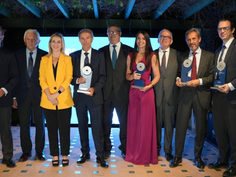 Premiados, representantes empresariales y políticos tras la entrega de los premios de FICA el pasado 25 de junio - Coral Gata