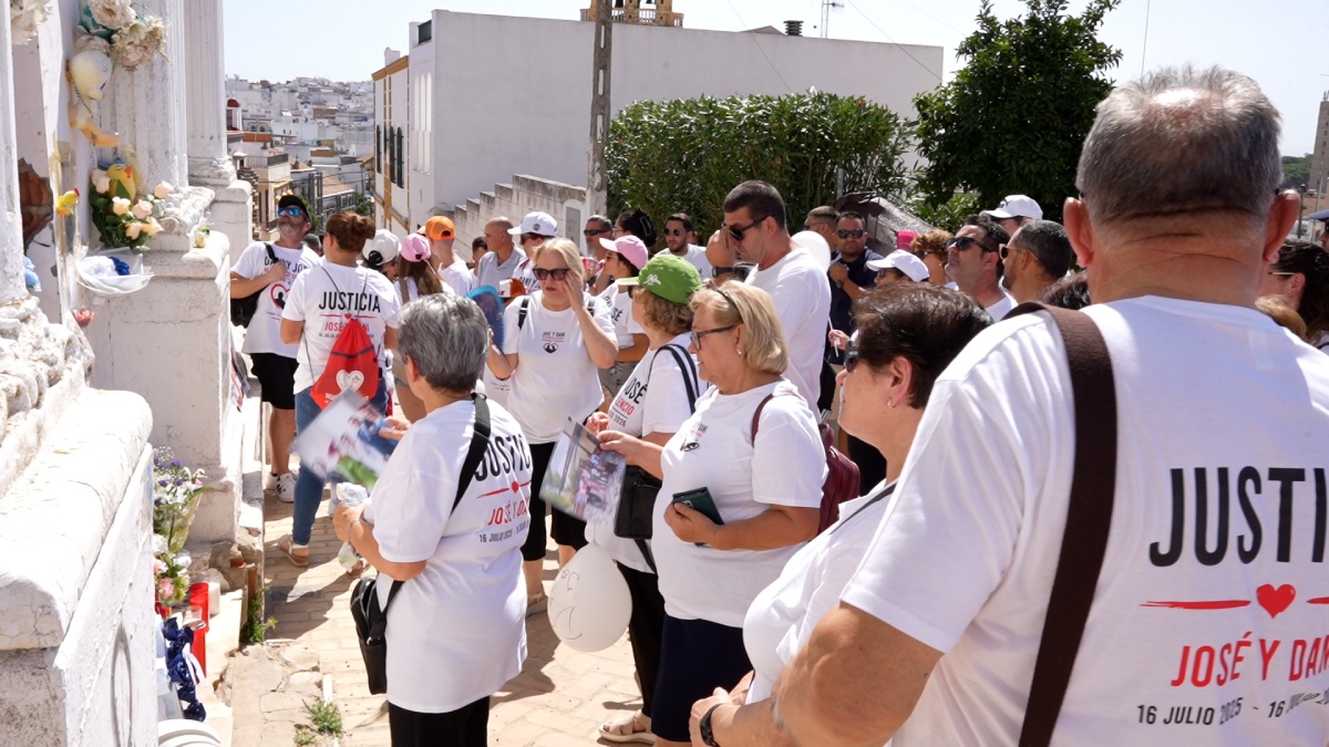 Minuto de silencio en memoria de los trabajadores fallecidos en el accidente de la Casa Ibarra - Míriam García