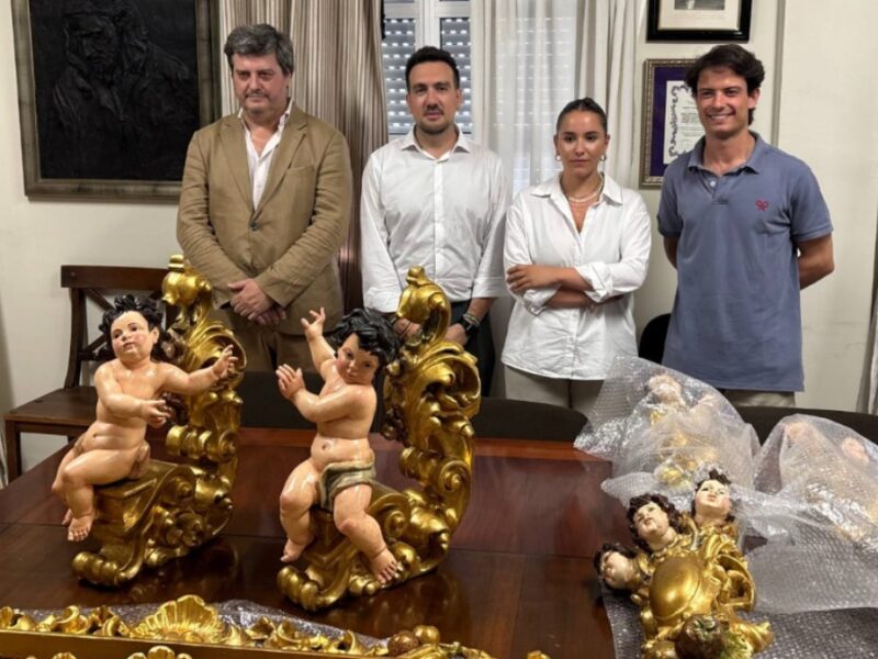 Visita a la Hermandad para conocer los trabajos de restauración