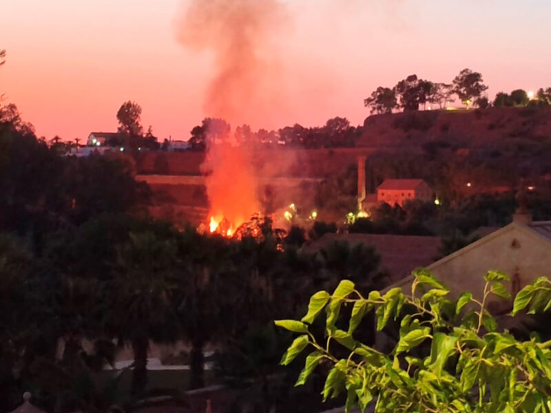 Incendio visto desde el auditorio donde se celebra el concierto de Noctaíra - Marina Ortiz
