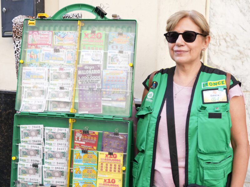 La ONCE reparte más de 1,1 millones de euros en la calle Mairena de Alcalá de Guadaíra. - Miriam García